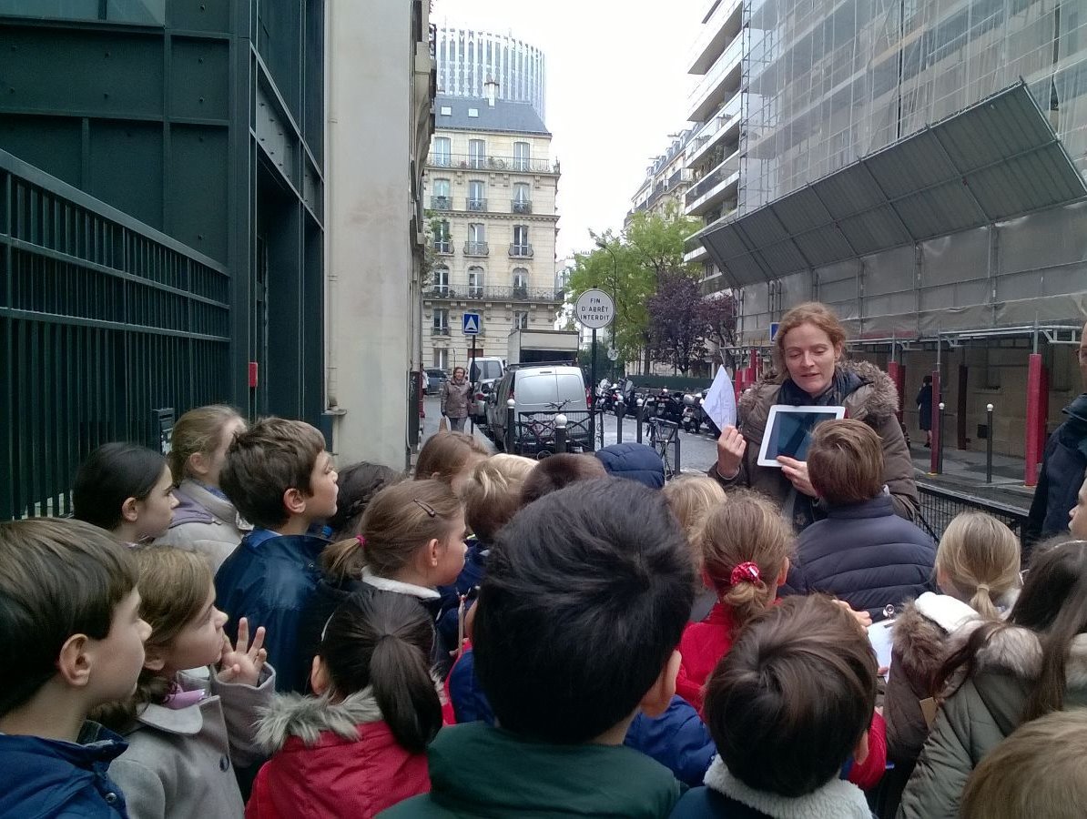 une promenade urbaine pour apprendre à observer la ville