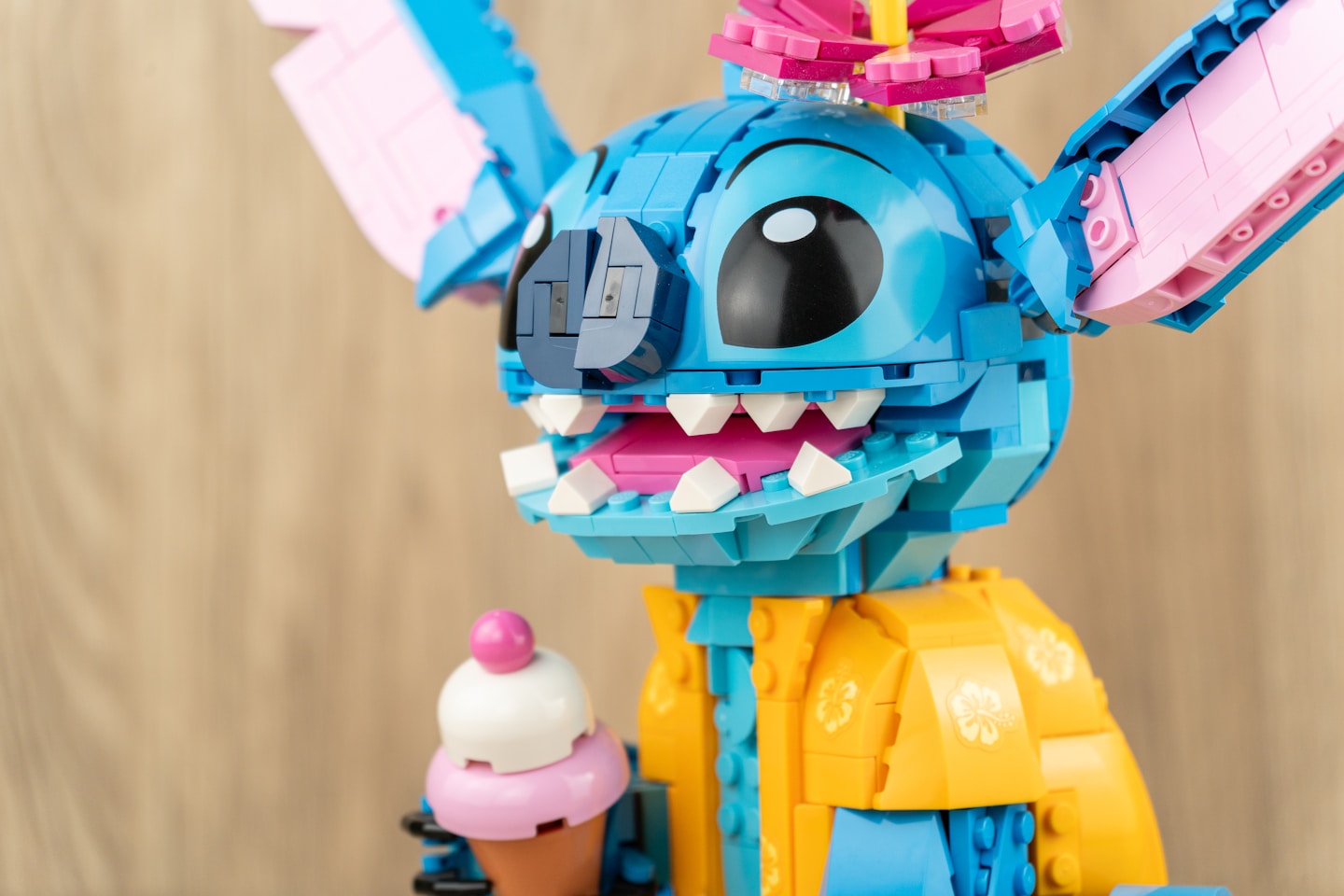 Lego 43249 Stitch. Disney Stitch · Fun Lilo and Stitch character · Movable head and ears · Cone and flower accessories.